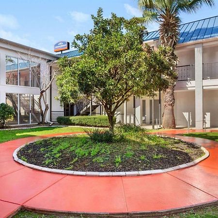 Howard Johnson By Wyndham San Antonio Hotel & Suites Ngoại thất bức ảnh