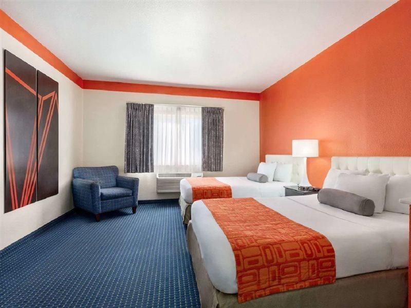 Howard Johnson By Wyndham San Antonio Hotel & Suites Ngoại thất bức ảnh