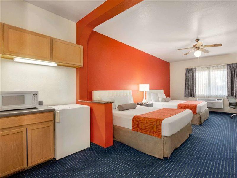 Howard Johnson By Wyndham San Antonio Hotel & Suites Ngoại thất bức ảnh