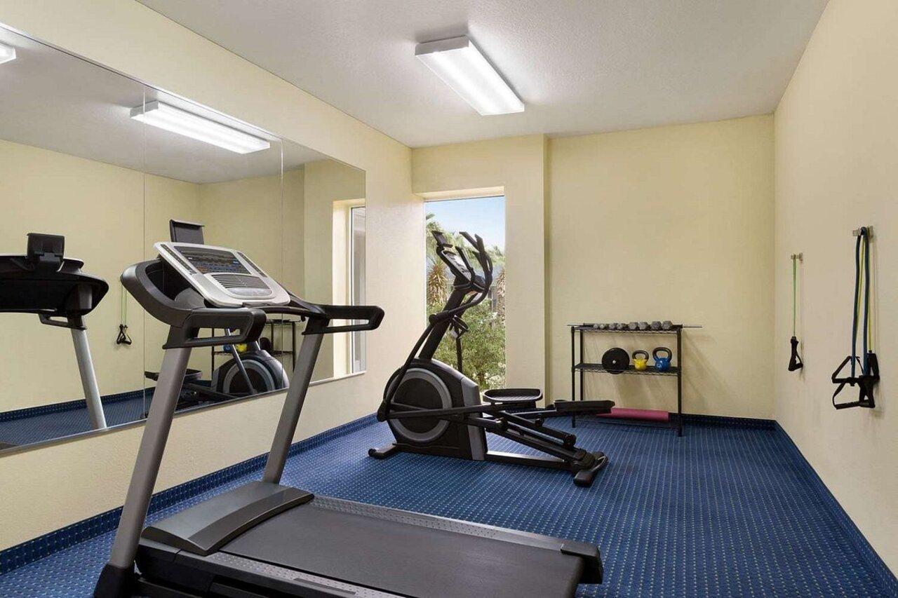 Howard Johnson By Wyndham San Antonio Hotel & Suites Ngoại thất bức ảnh