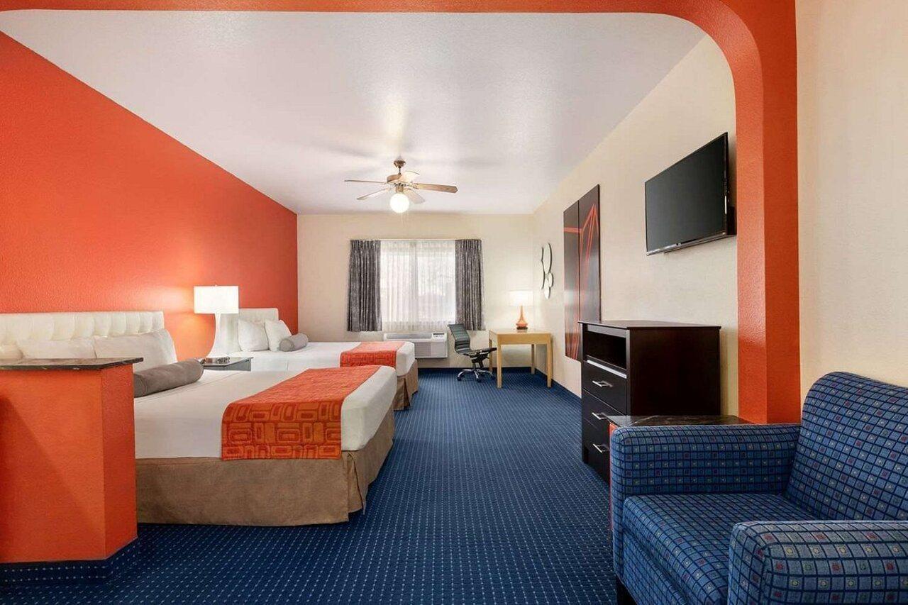 Howard Johnson By Wyndham San Antonio Hotel & Suites Ngoại thất bức ảnh