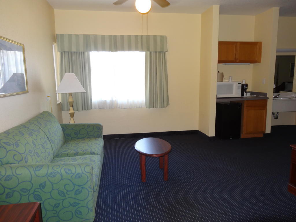 Howard Johnson By Wyndham San Antonio Hotel & Suites Ngoại thất bức ảnh