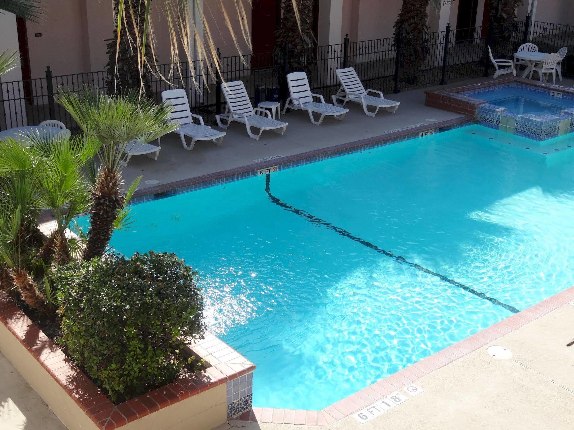 Howard Johnson By Wyndham San Antonio Hotel & Suites Ngoại thất bức ảnh