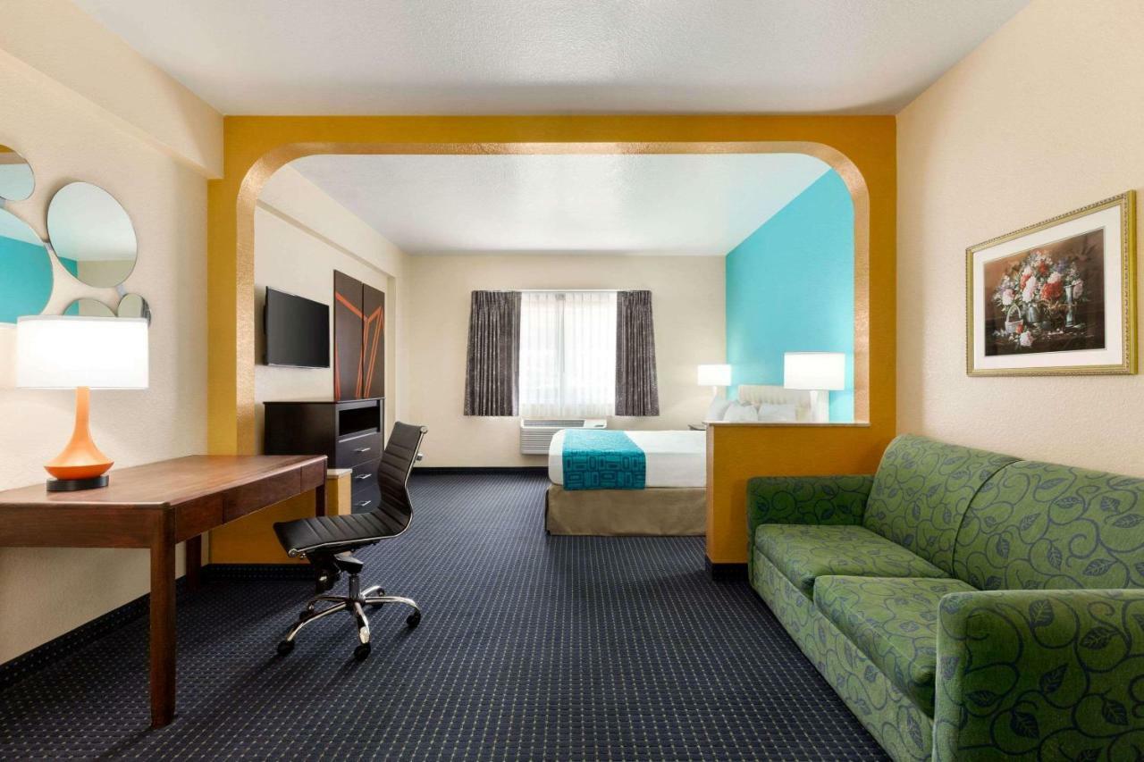 Howard Johnson By Wyndham San Antonio Hotel & Suites Ngoại thất bức ảnh
