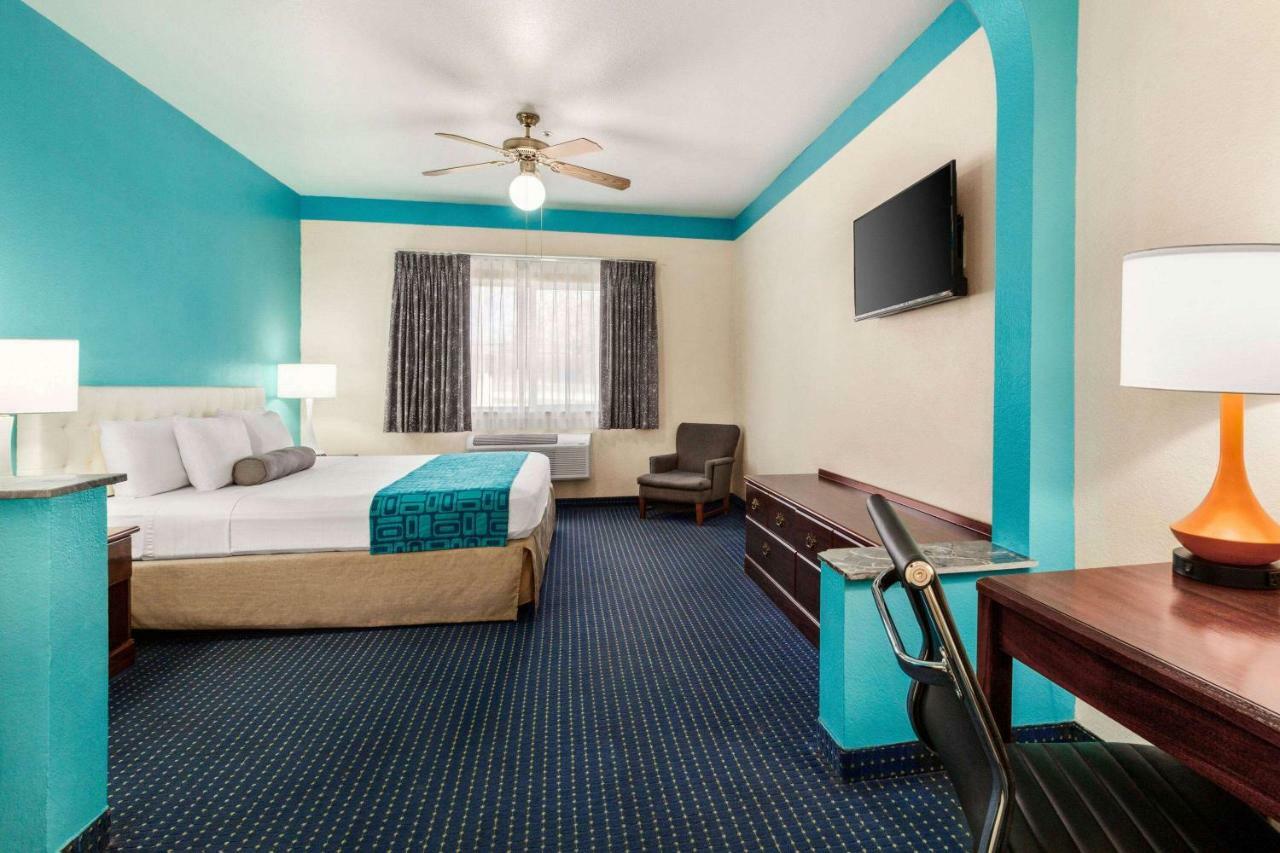 Howard Johnson By Wyndham San Antonio Hotel & Suites Ngoại thất bức ảnh
