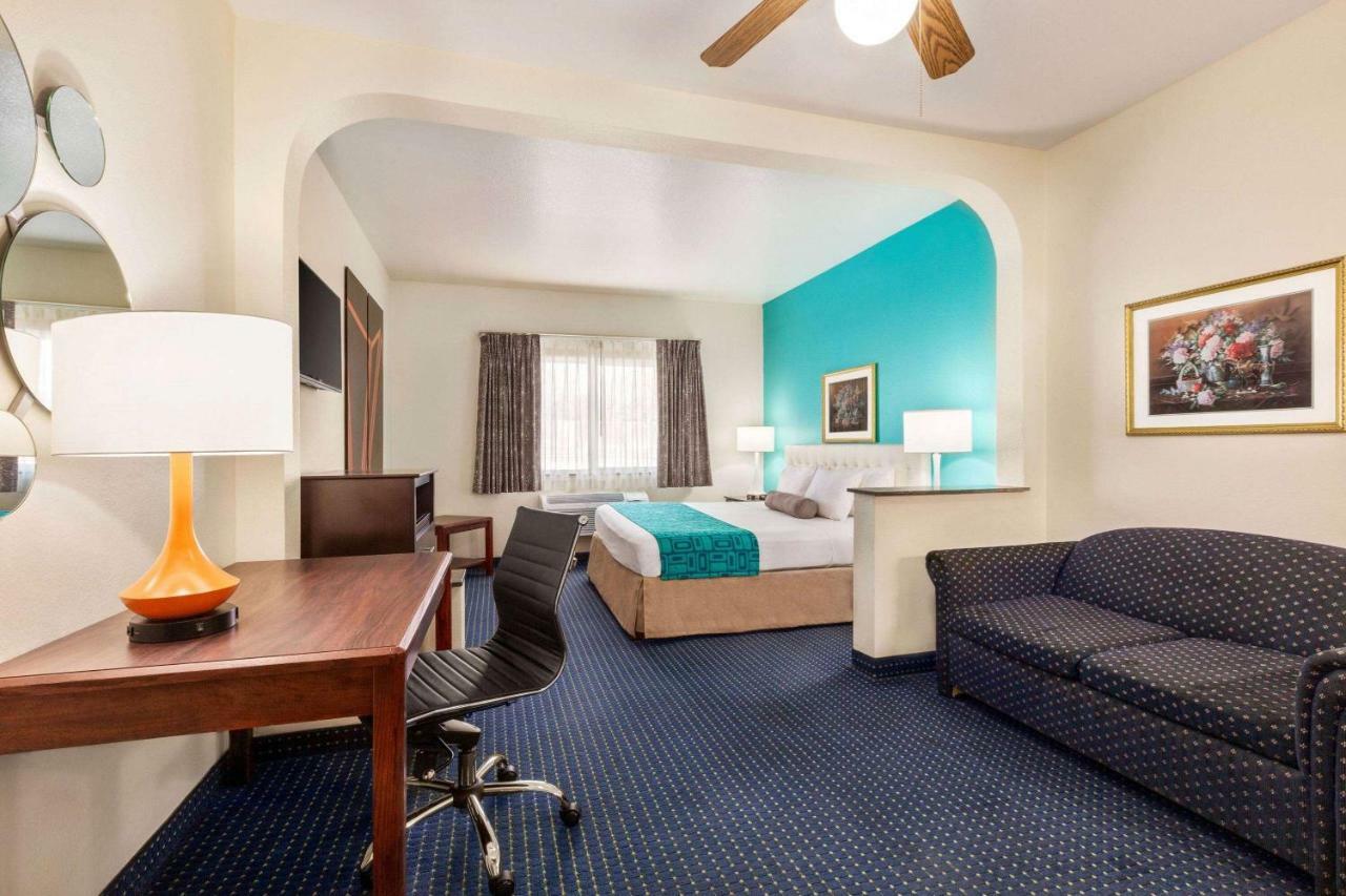 Howard Johnson By Wyndham San Antonio Hotel & Suites Ngoại thất bức ảnh