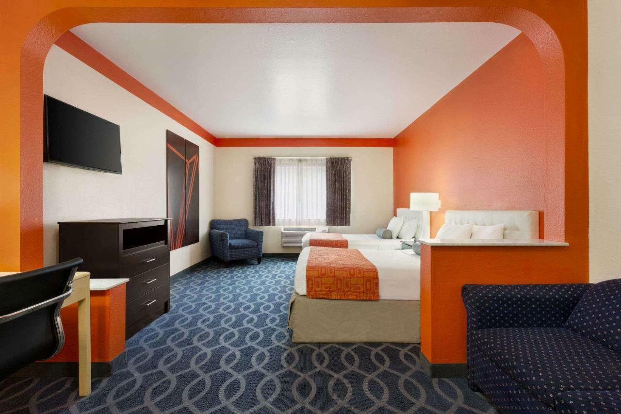 Howard Johnson By Wyndham San Antonio Hotel & Suites Ngoại thất bức ảnh
