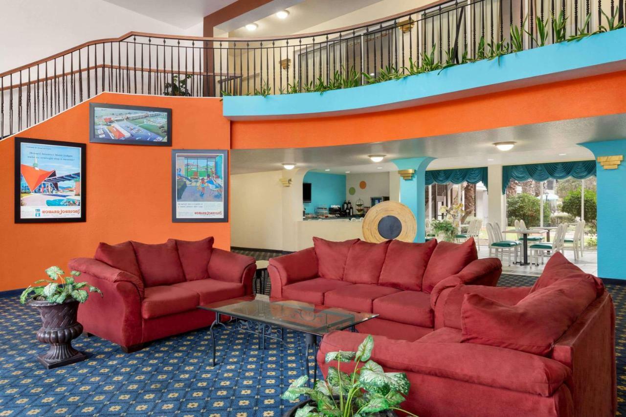 Howard Johnson By Wyndham San Antonio Hotel & Suites Ngoại thất bức ảnh