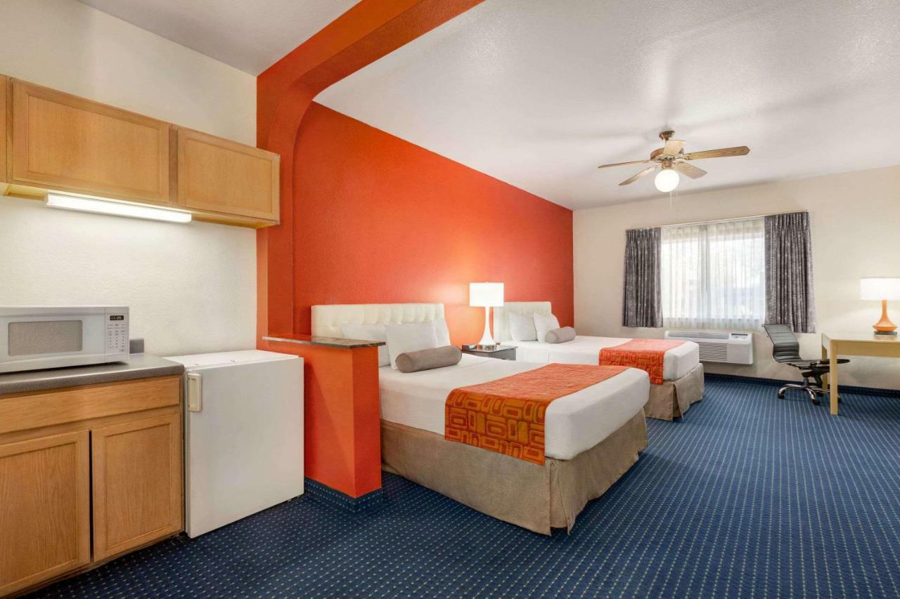 Howard Johnson By Wyndham San Antonio Hotel & Suites Ngoại thất bức ảnh