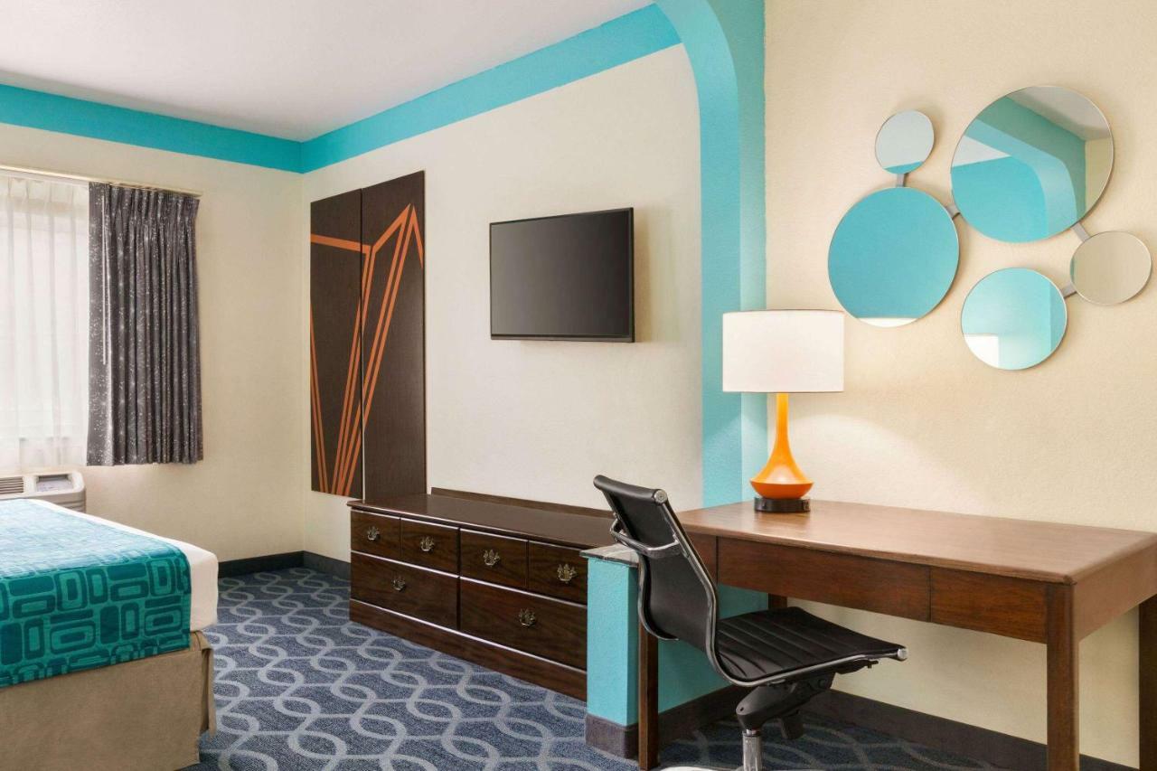Howard Johnson By Wyndham San Antonio Hotel & Suites Ngoại thất bức ảnh