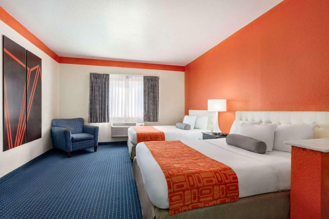 Howard Johnson By Wyndham San Antonio Hotel & Suites Ngoại thất bức ảnh