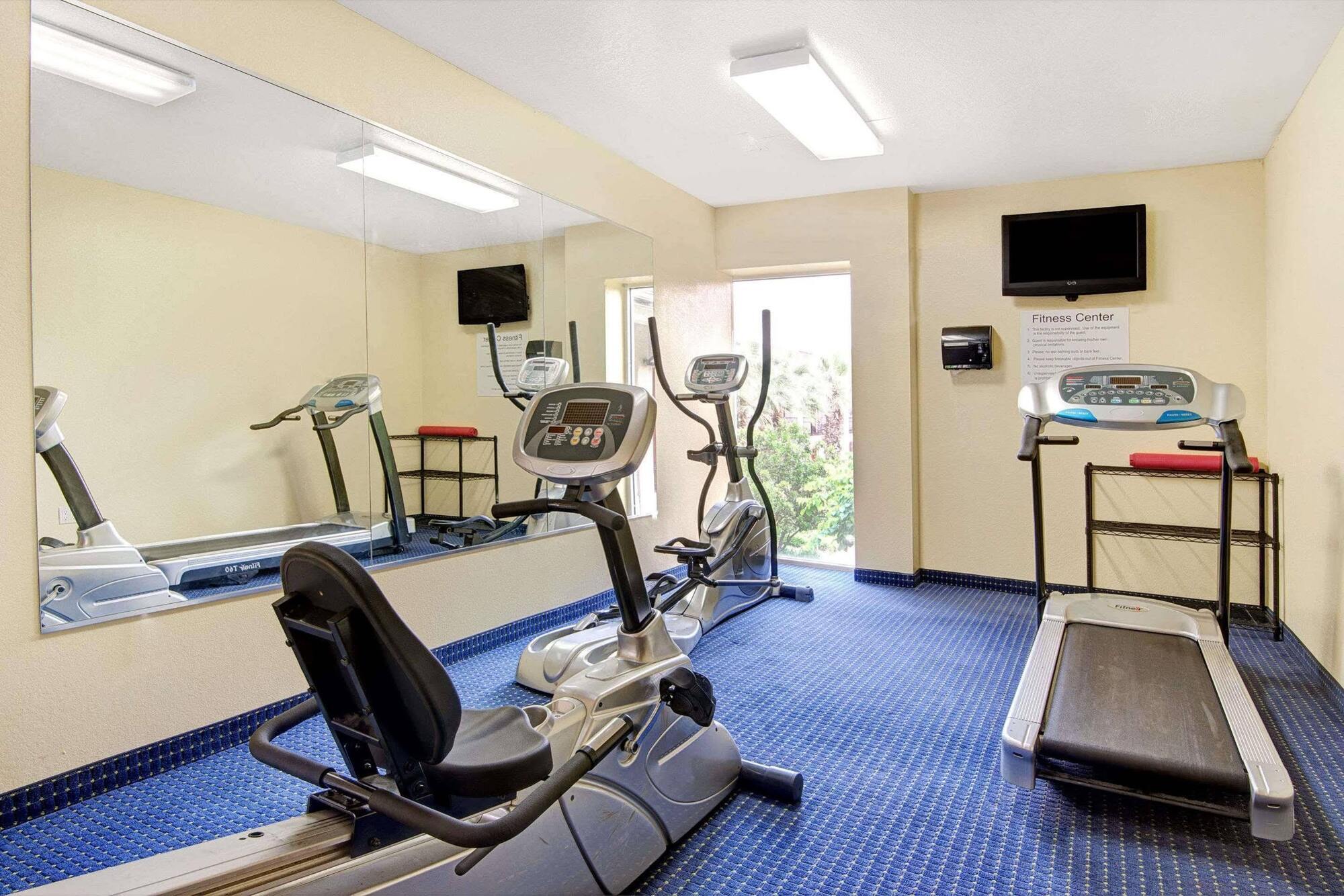 Howard Johnson By Wyndham San Antonio Hotel & Suites Ngoại thất bức ảnh